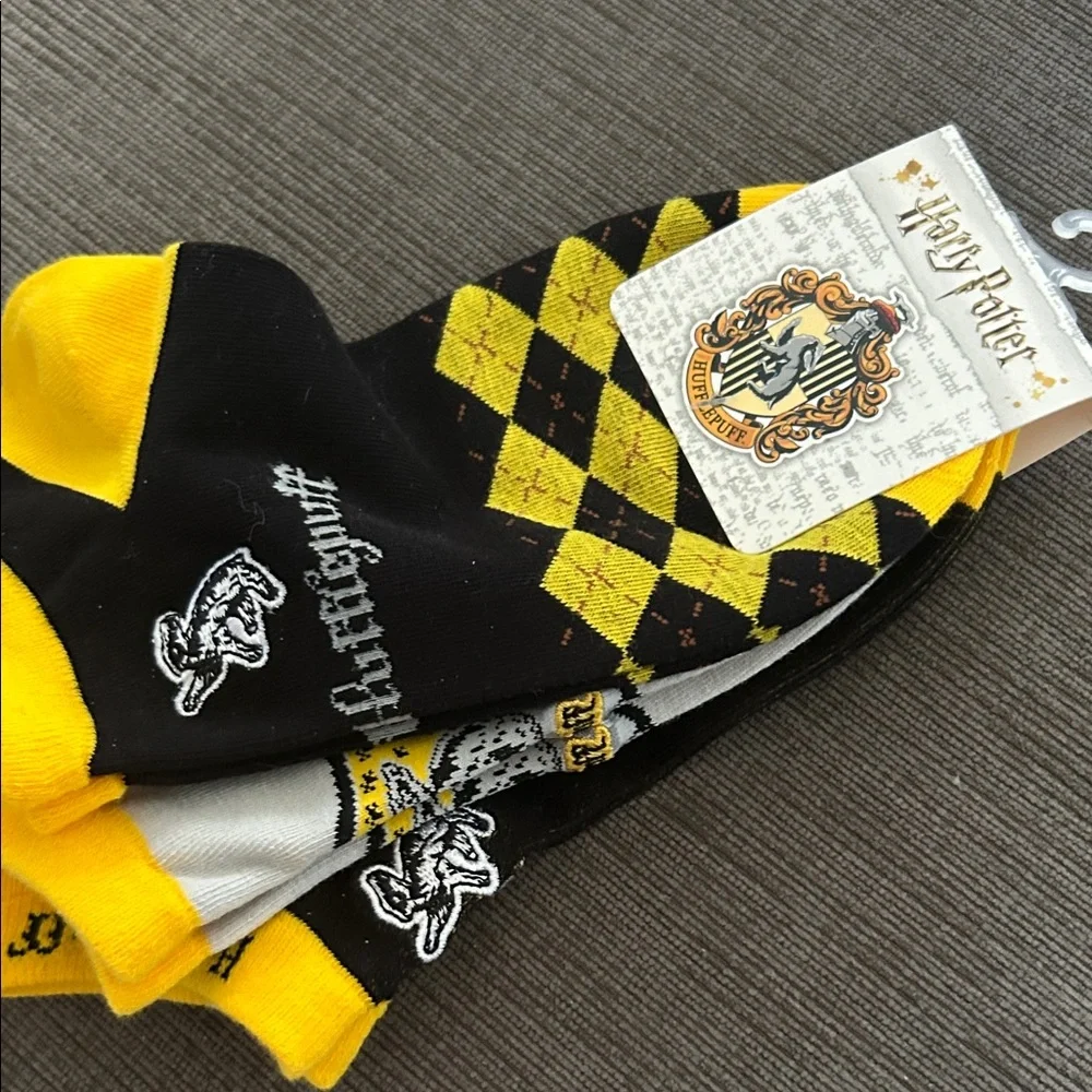Harry Potter Hufflepuff Socks 3pack 6-8.5 NWT